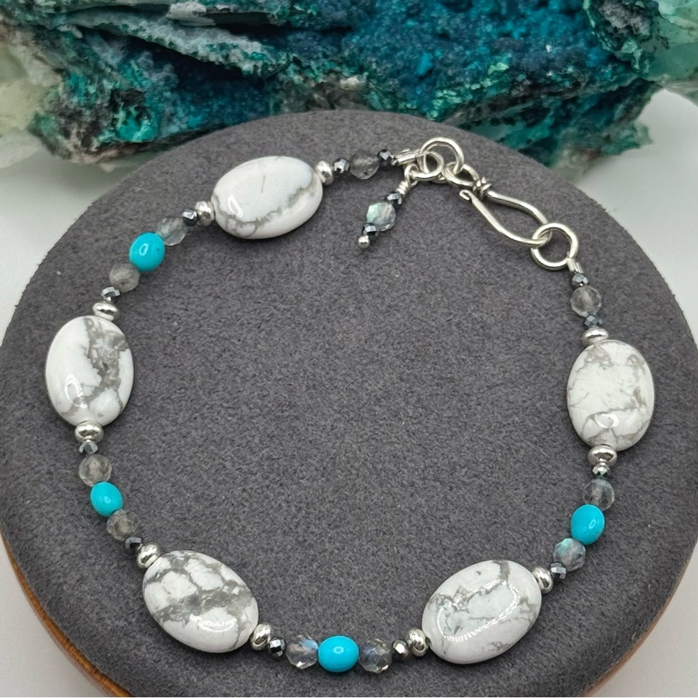 🩵REFINED Kingman Turquoise Howlite Labradorite Sterling Bracelet🩵